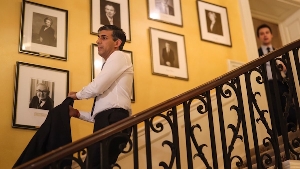 Sunak hit by first no-confidence letter 