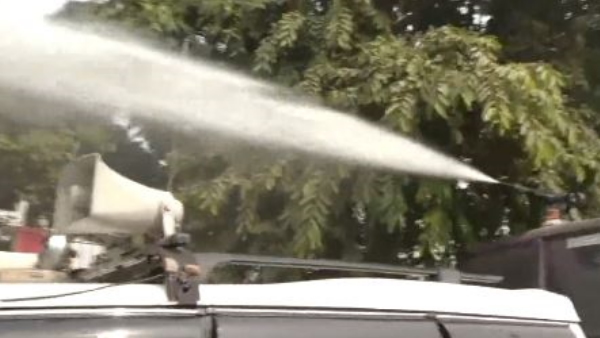aanganwadi karykarta vidhansabha ka gherao krne pahunchi, police ne kya water canon ka istemal