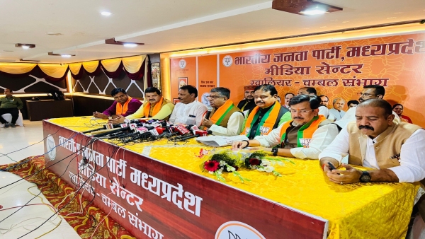 Ravi Shankar Prasads taunt on Congresss Tear Kurta dialogue, said - Same is the condition of India alliance. Ravi Shankar Prasads taunt on Congresss Tear Kurta dialogue, said - Same is the condition of India alliance.