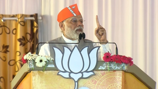 In Ratlam, Narendra Modi said that if Congress gets a chance, it will tear your clothes.