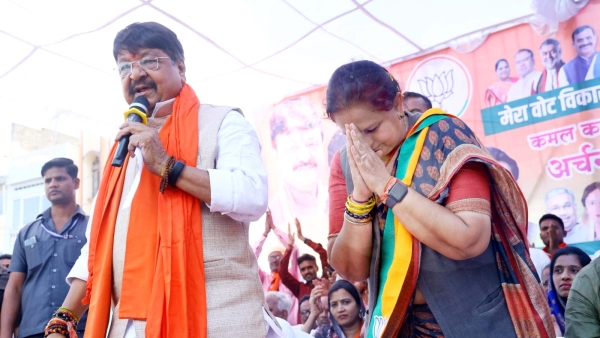 Kailash Vijayvargiya sought votes in Archana Chitnis in Burhanpur and Manju Dadu from Nepanagar