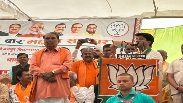 Jyotiraditya Scindia held public meeting for BJP candidate Babulal Mevra in Sheopur Vijaypur. Jyotiraditya Scindia held public meeting for BJP candidate Babulal Mevra in Sheopur Vijaypur.
