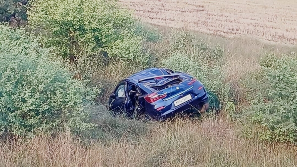 journalist leaving Betul for election coverage meets with car accident, seat belt saves his life