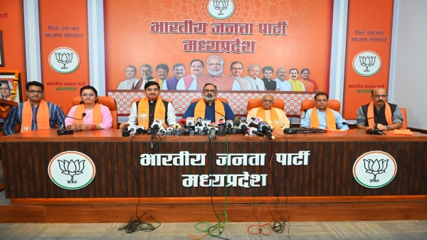 People of Karnataka became victim of Congresss fraud and loot, MP should be alert: Rajiv Chandrashekhar