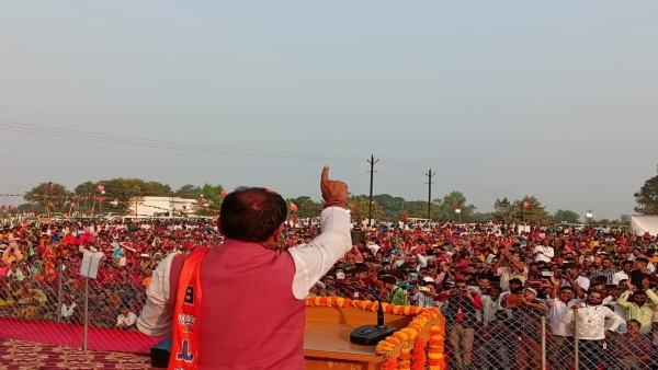 Priyanka comes to MP to lie, crow bites, Congress cheats people: CM Shivraj Singh Chouhan
