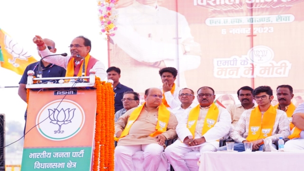Priyanka comes to MP to lie, crow bites, Congress cheats people: CM Shivraj Singh Chouhan