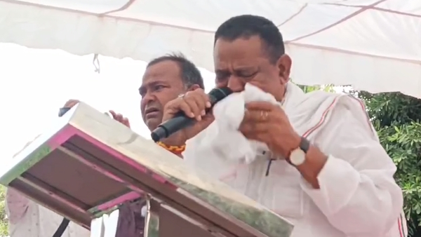 a candidate in rajasthan started crying on stage when he did not get ticket from congress party