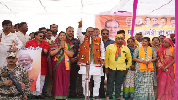CM Shivraj chauhan lashed out at Congress MP has two Dhritarashtras - Kamal Nath and Digvijay