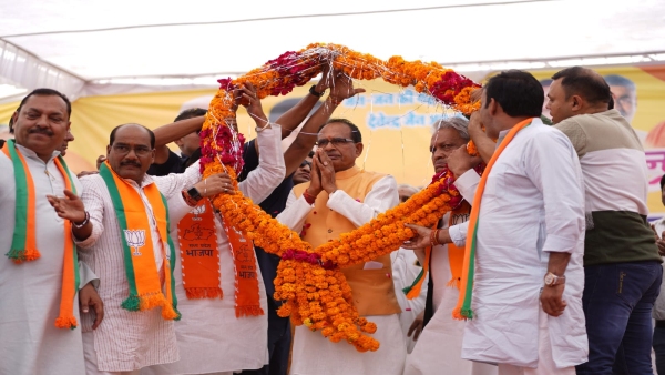 Priyanka exposed, Congress is fighting elections against smugglers: CM Shivraj Singh Chouhan