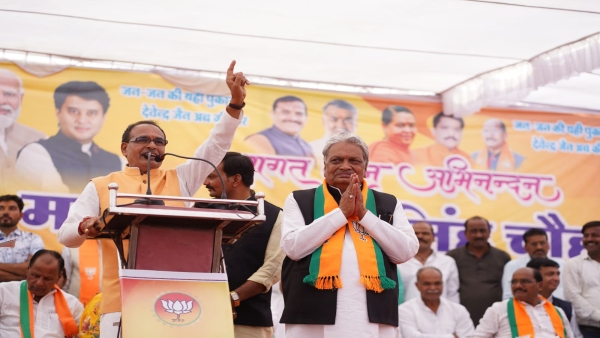 Priyanka exposed, Congress is fighting elections against smugglers: CM Shivraj Singh Chouhan