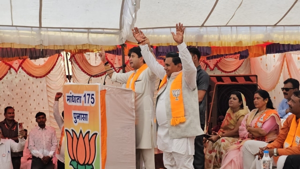 Jyotiraditya Scindia roared in Badnawar, Congress exploited tribal society in the name of poverty.