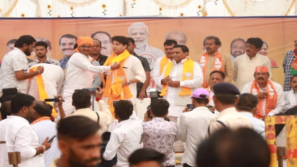 Jyotiraditya Scindia roared in Badnawar, Congress exploited tribal society in the name of poverty.