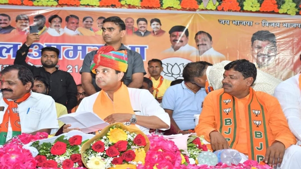 Congress distributed false certificates of loan waiver to farmers, Jyotiraditya Scindia statement in Kayatha