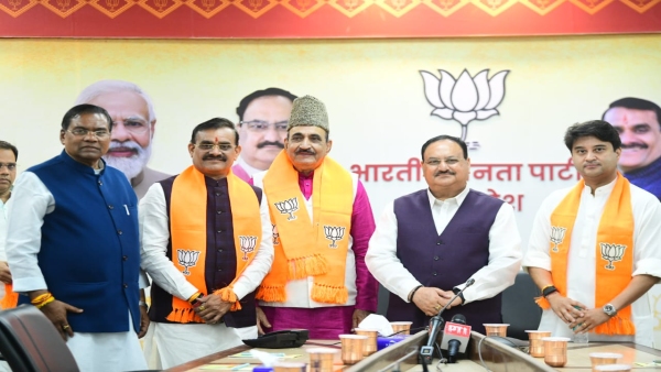 Big blow to Aam Aadmi Party, former minister Akhand Pratap Singh joins BJP again Big blow to Aam Aadmi Party, former minister Akhand Pratap Singh joins BJP again