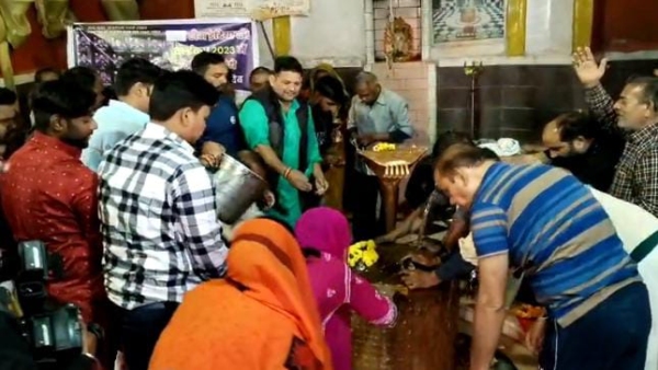 Cricket lovers crazy about the World Cup final, Koteshwar Mahadev was consecrated for India victory.