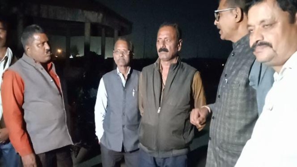 Lokayukta caught executive engineer of PWD taking bribe, had done work in collector bungalow