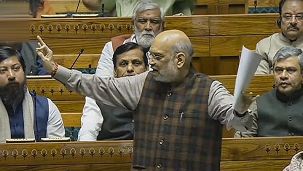 लोकसभा में बोलते गृह मंत्री अमित शाह। 