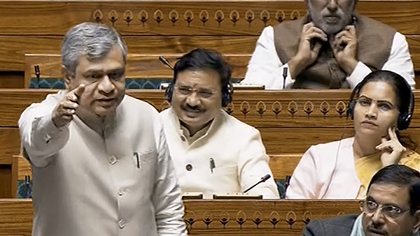 Telecom Bill 2023 लोक सभा में पारित, क्या है इसकी विशेषताएं