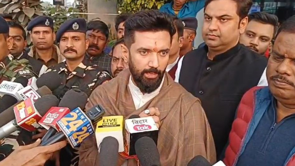 Chirag told- even not matching political ground how RJD-JDU is together bihar politics news hindi