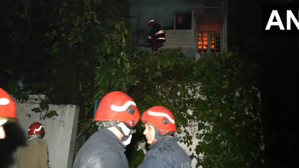 Delhi News: ग्रेटर कैलाश के एक घर में लगी भीषण आग