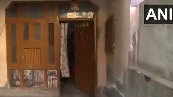 हिरासत में लिए गए विक्की शर्मा और उनकी पत्नी को भेजा घर वापस