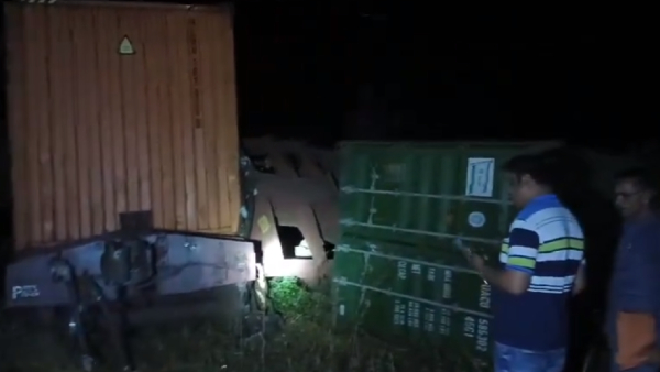 2 coaches of goods train derail 2 coaches of goods train derail
