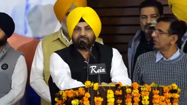 पंजाब: हरभजन सिंह ईटीओ ने किया रक्तदान 