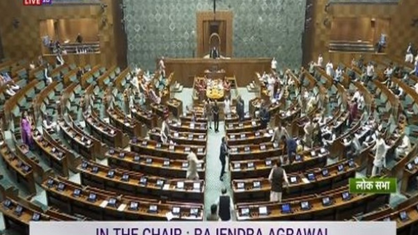 स्पीकर ही सदन का संरक्षक, संसद में घुसपैठ पर बोली सरकार