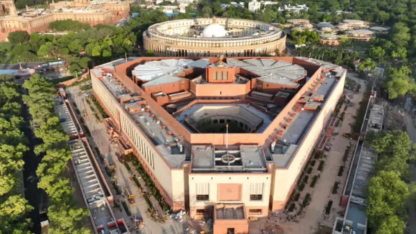 संसद अनिश्चितकालीन के लिए स्थगित, आज भी 3 सासंद निलंबित