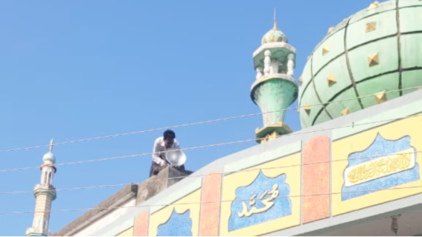Loudspeaker removed from Gwalior Mosque (1)