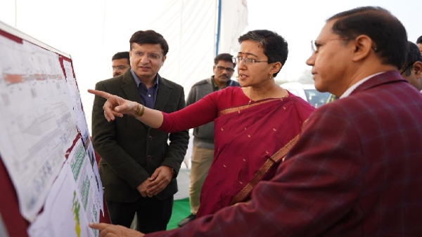 Delhi Minister Atishi over Anand Vihar flyover Delhi Minister Atishi over Anand Vihar flyover