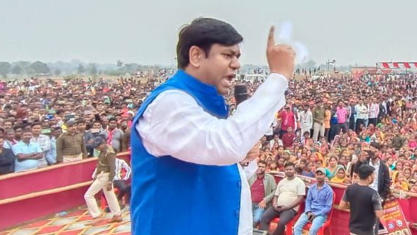 Mukesh Sahani News: मुकेश सहनी ने लोगों को दिलाया संकल्प- कहा निषादों में बजरंगबली जैसी शक्ति, बस उसे जानने की जरूरत है। हेलीकॉप्टर से गढ़वा और रोहतास पहुंचने पर सहनी का भव्य स्वागत, लोगो को दिलाया संकल्प 