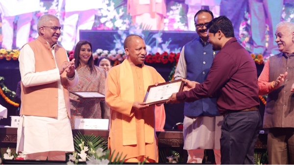 योगी आदित्यनाथ 