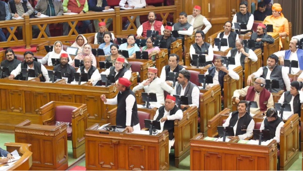 अखिलेश यादव 