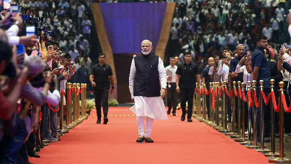 वाराणसी में PM मोदी को चुनौती देने के लिए INDIA का प्लान
