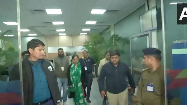 CM पद के चेहरे पर अनिश्चितता, दिल्ली पहुंची वसुंधरा राजे