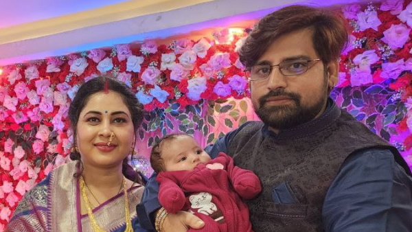 Singer Rakesh Mishra celebrated wedding anniversary with pomp and show with his wife and child