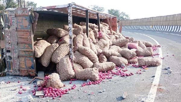 Shivpuri onion loot (1) Shivpuri onion loot (1)