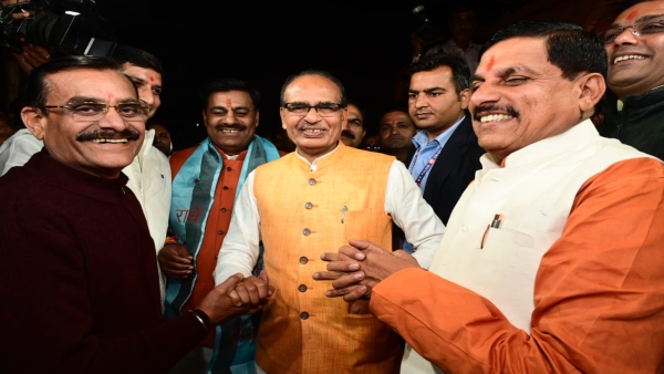 MP new CM Mohan Yadav arrived to meet BJP state president at midnight Shivraj was also seen with him