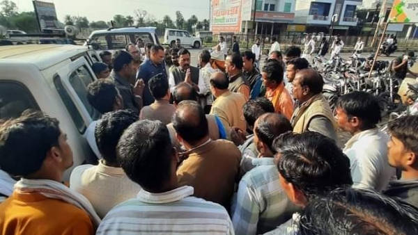 Tractor-trolley full of women going to wedding overturned in Berasia, two killed and 12 injured