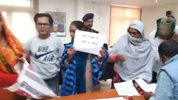 The police found the girl in Kampu on request of her mother, neighbors teenager had taken her away