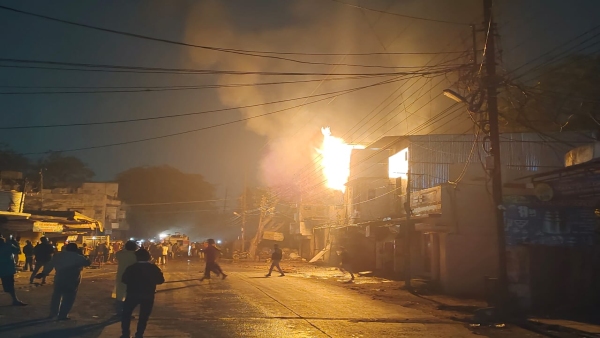 big explosion in gas tanks at Bhagat Singh Chowk in Khandwa, road and lights closed, MP News