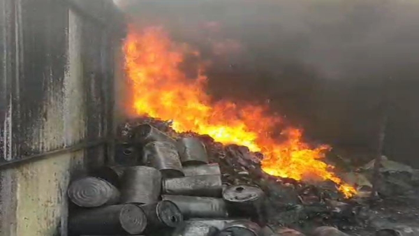 Fire breaks out in plastic factory warehouse, chaos in the area, loss worth lakhs of rupees