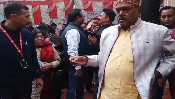 Gwalior Minister Narayan Singh Kushwaha got angry after not seeing banner in camp, called collector