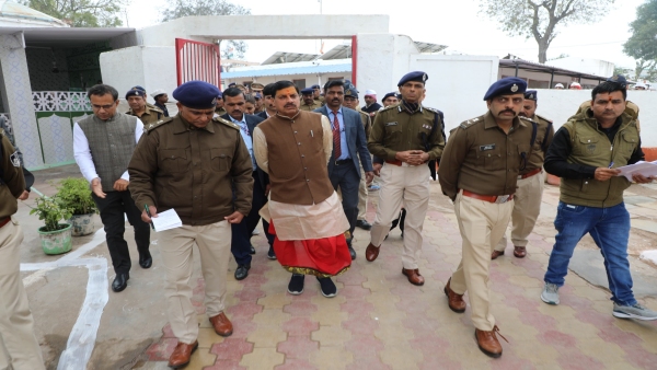 Mohan Yadav reached Bhairavgarh Central Jail in Ujjain and inspected it, talked to the prisoners.