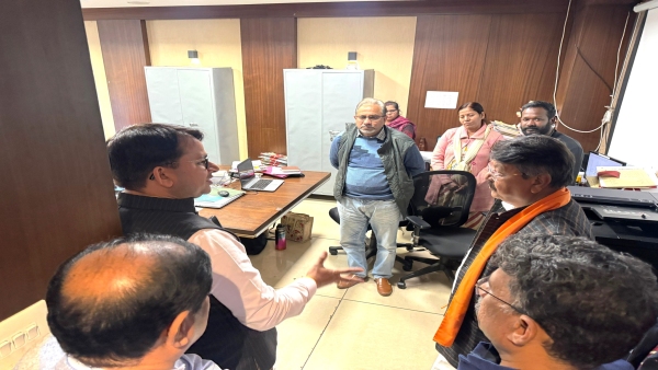 Kailash Vijayvargi by reaching office of Urban Development Department budget of Rs 330 crores