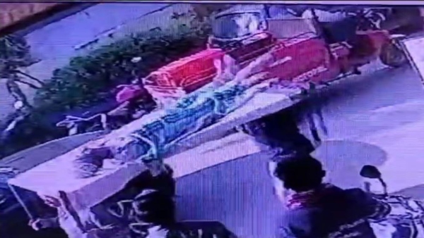 when-the-relatives-ran-to-take-the-patient-to-the-cot