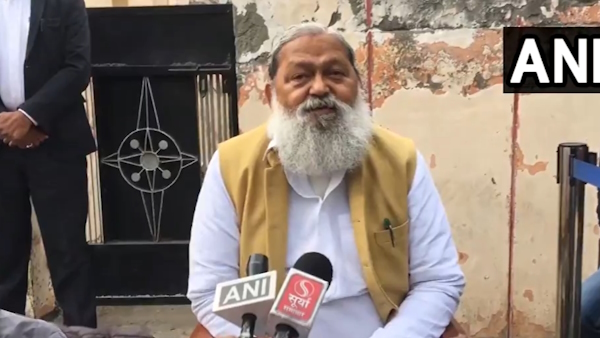 हरियाणा: अनिल विज ने शिव मंदिर परिसर में की साफ-सफाई 