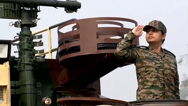 Republic Day Women power shown on kartavya path women officers represented dangerous weapons