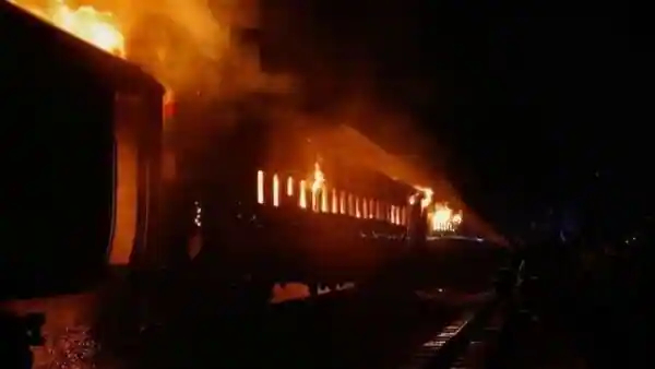 Bangladesh fire in passenger train